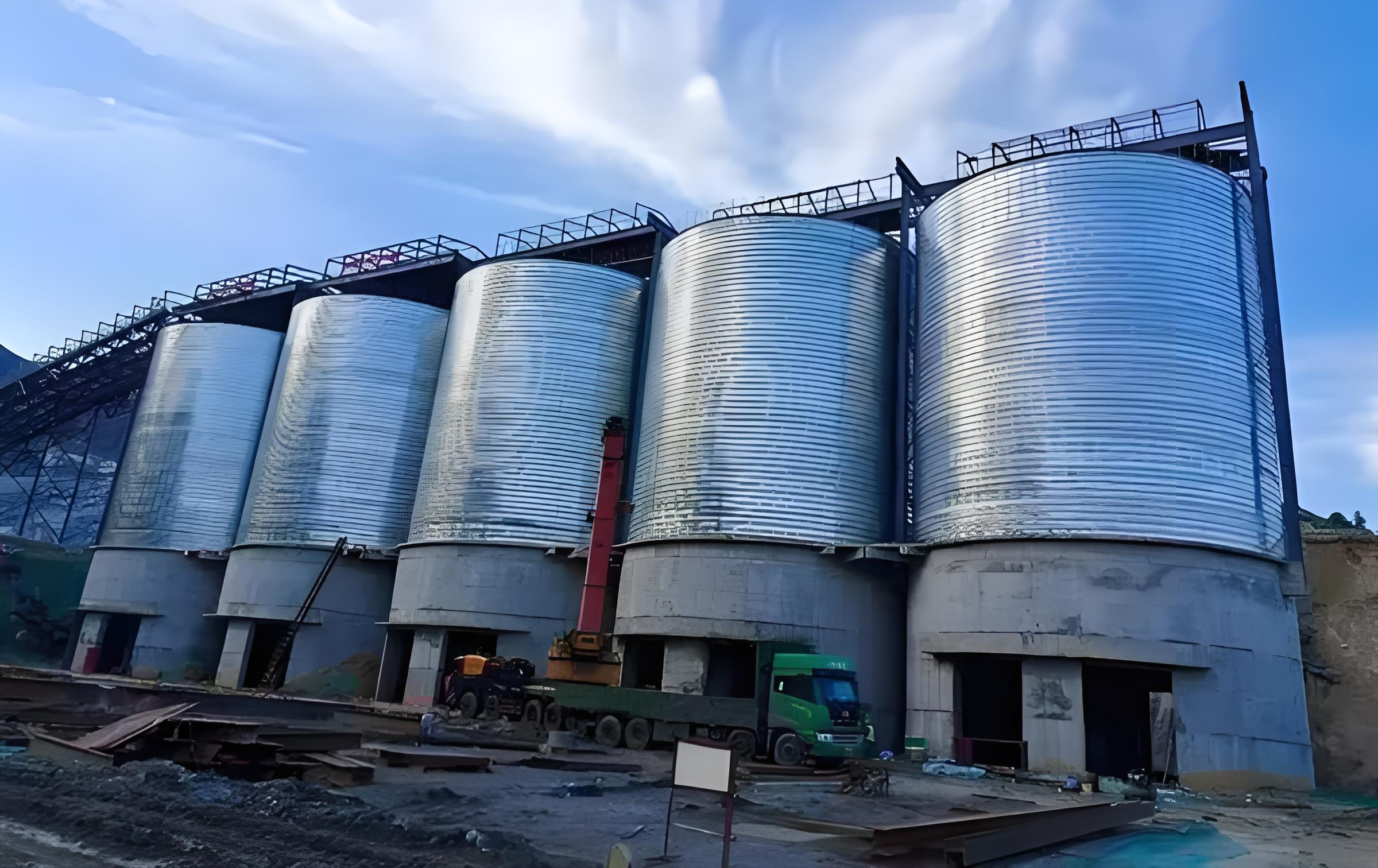 阿拉善螺旋咬口钢板仓施工现场